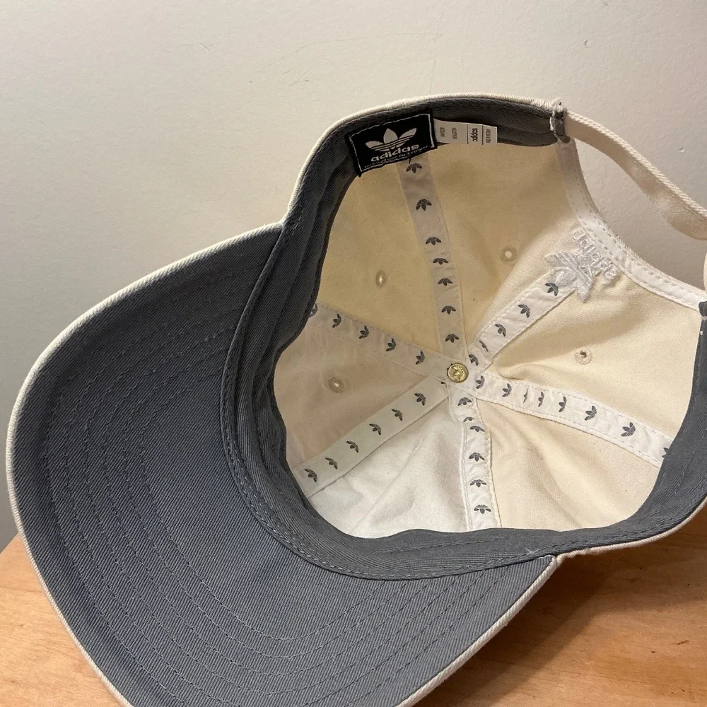 Adidas Offwhite Baseball cap with adjustable Metal Clasp - Picture 4 of 4